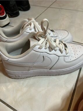 Nike Kids White Low-Top Sneakers with Classic Swoosh